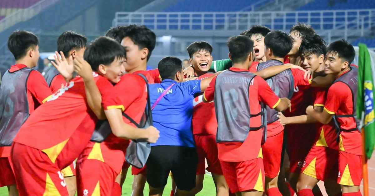 U17 Việt Nam ăn mừng chiến thắng sau khi ngược dòng trước U17 Australia tại bán kết U17 Đông Nam Á